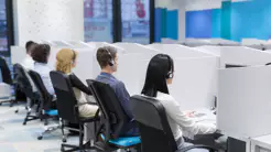 KI verhilft Callcenter-Mitarbeitern in Echtzeit zu akzentfreier Sprache