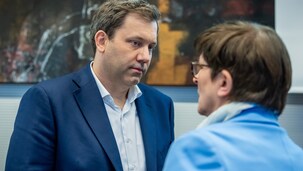 Zurückweisungen an der Grenze! SPDler drängen ihre Chefs zum Asyl-Deal mit Merz